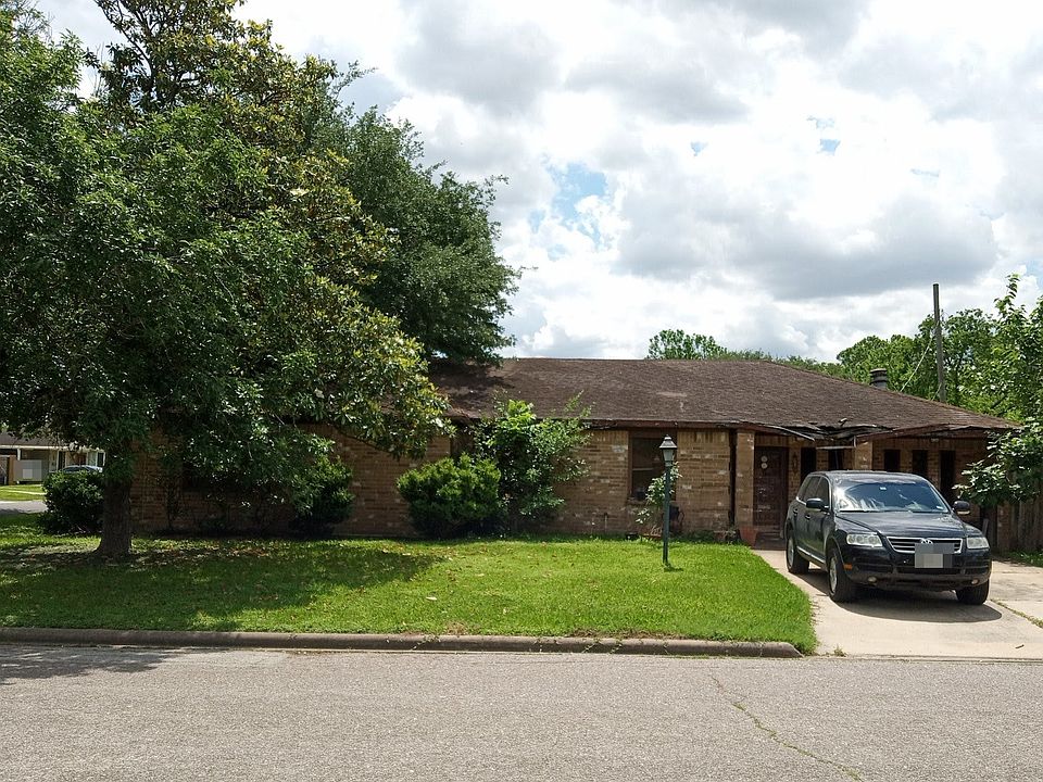 1st image of 2202 4th St
