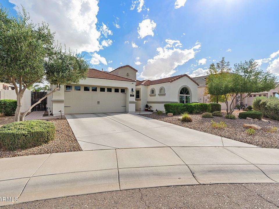 1st image of 135 E MEAD Drive