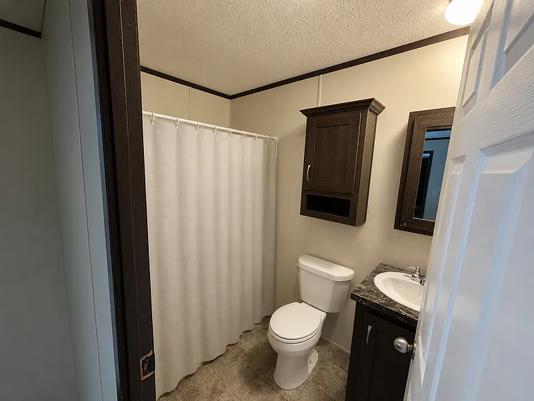 184 Lakeshore Cir — Photo 6