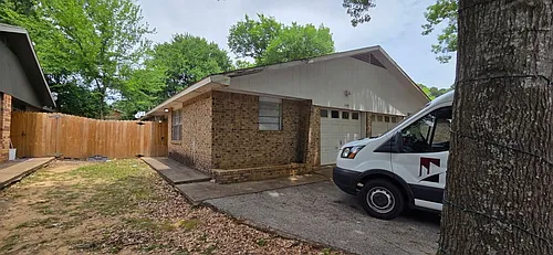 109 Queens Ct Photo 1