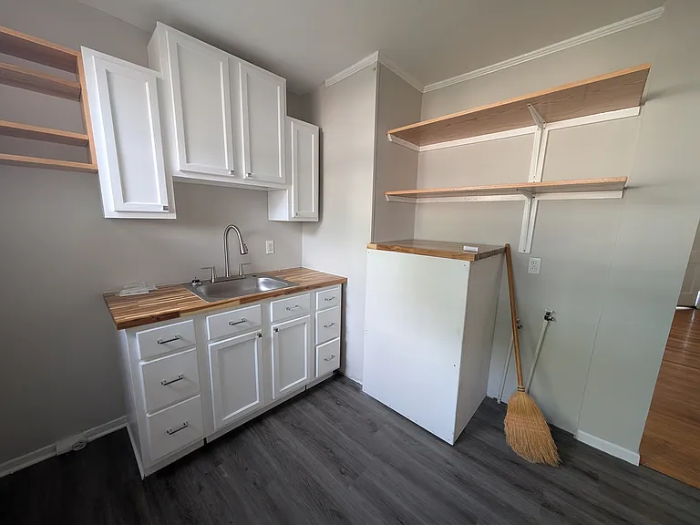 554 Overlook St — Photo 5