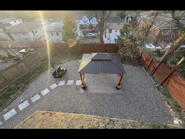Bennett Ave — Photo 10