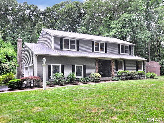 3rd image of 32 Tall Timbers Drive
