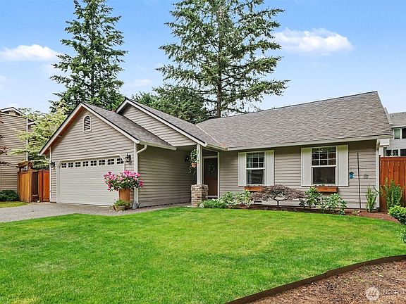 3rd image of 104 Bremerton Place NE