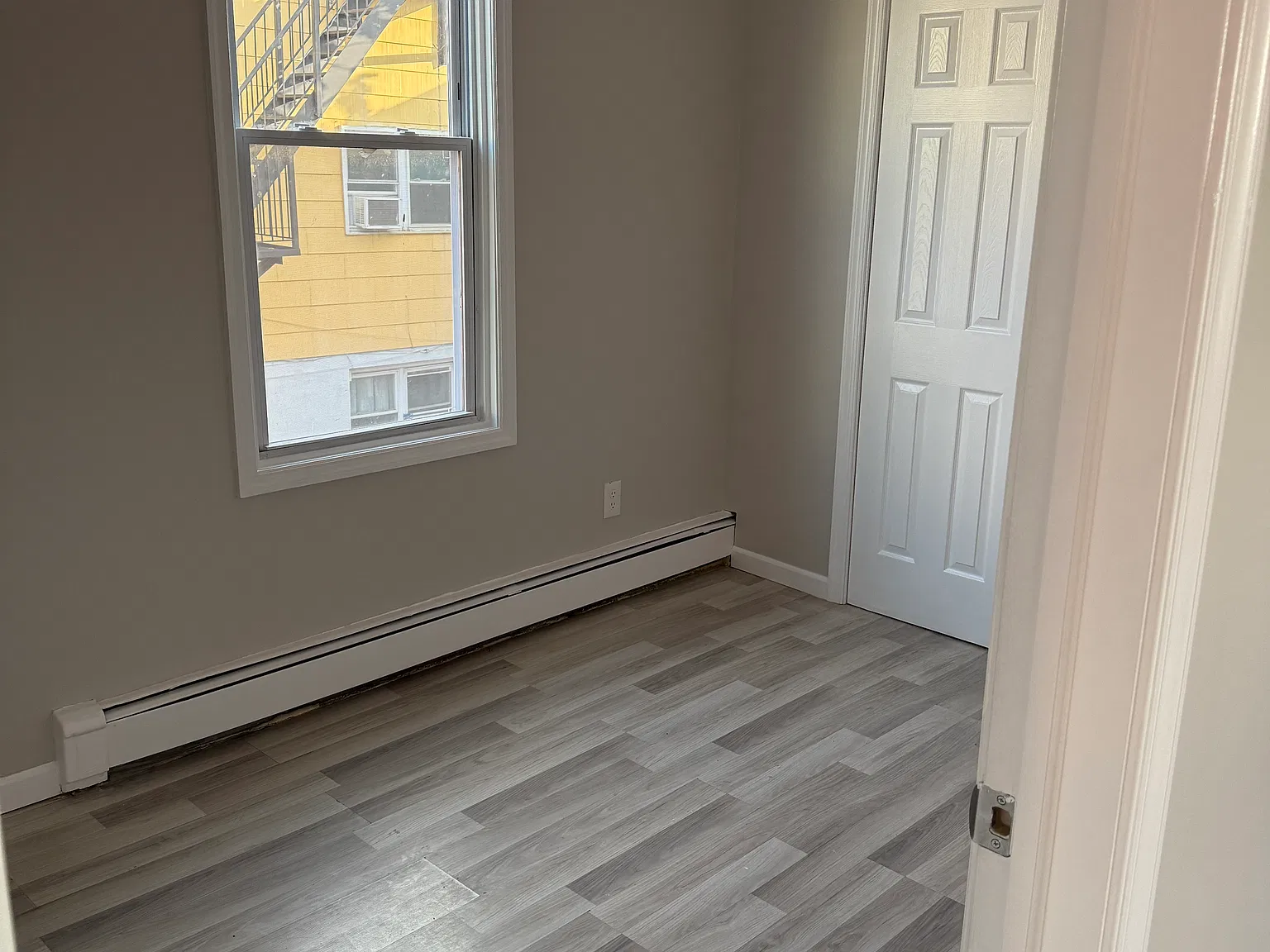 3 bed, 1300 sqft, $3,200 — Photo 4