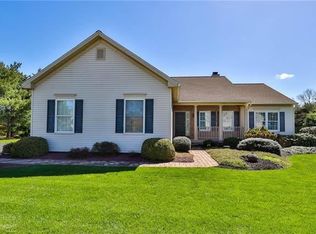 2102 Southampton Dr, Macungie, PA 18062