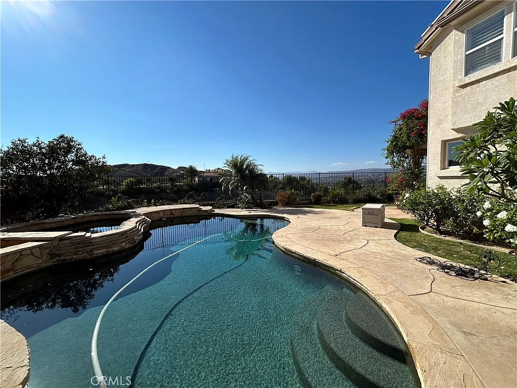 4 bed, 3728 sqft, $6,000 — Photo 2