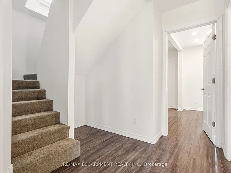 48 Glendale Ave S — Photo 18