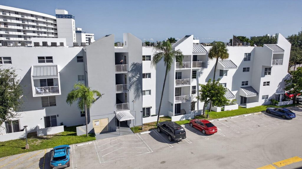 2840 NE 14th Street Causeway #203A, photo 4