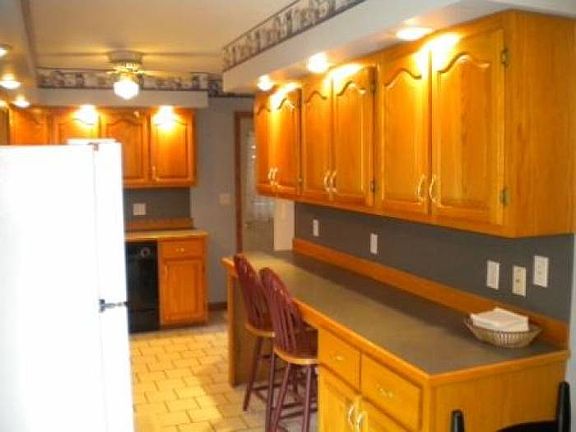 918 Plymouth Kitchen