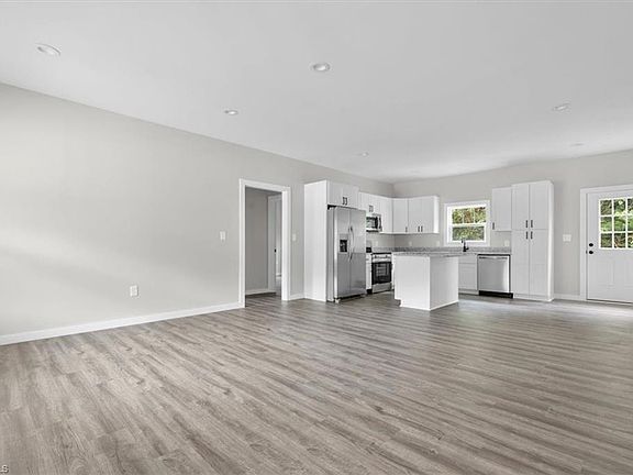 4th image of 725 Cypress Hill Dr