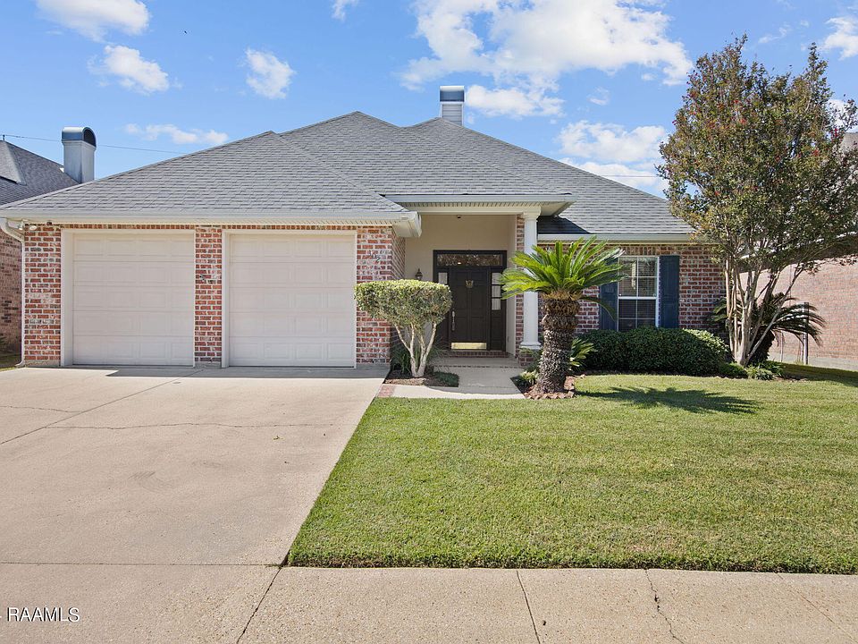 1st image of 302 Kings Cove Cir