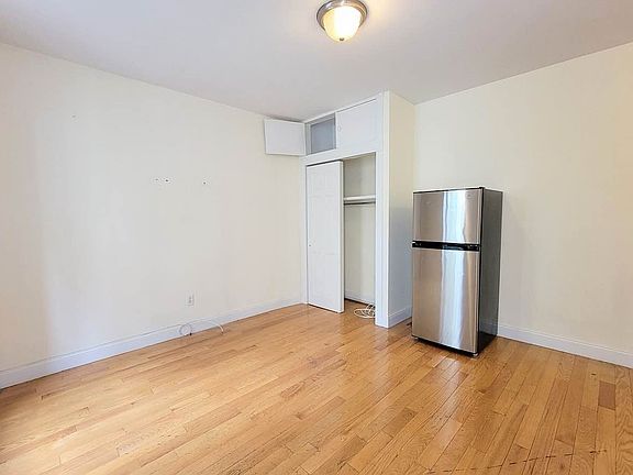 4th image of 417 W 43rd St #42