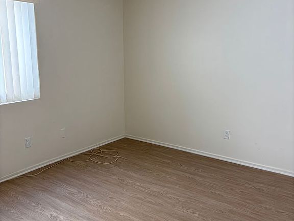 5th image of 205 Avenue H #4