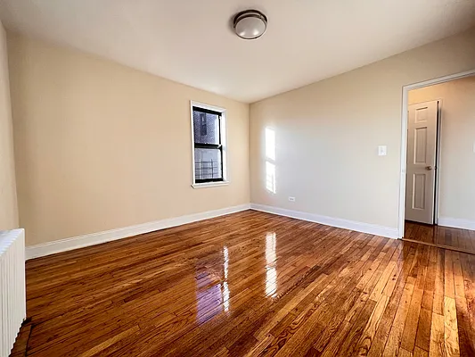 Rented by Queens Apartments Realty LLC | media 44