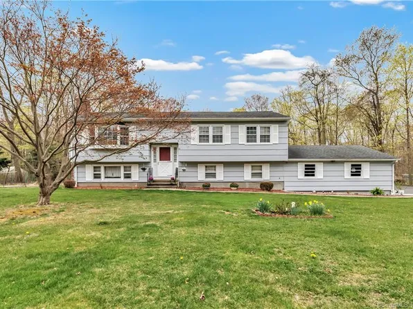 15 Greenacre Drive, Shelton, CT 06484