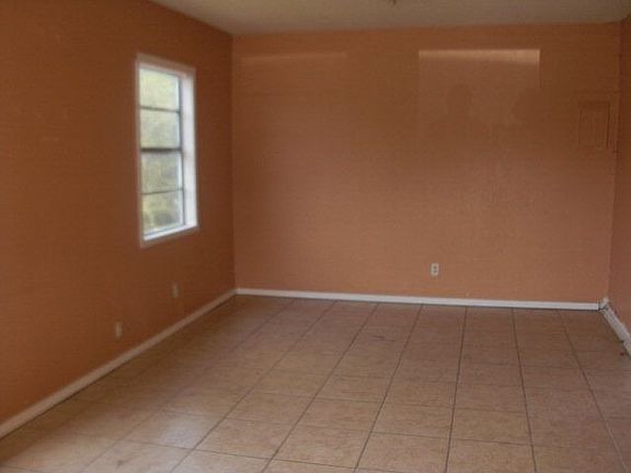 2nd image of 817 S 7th Ave