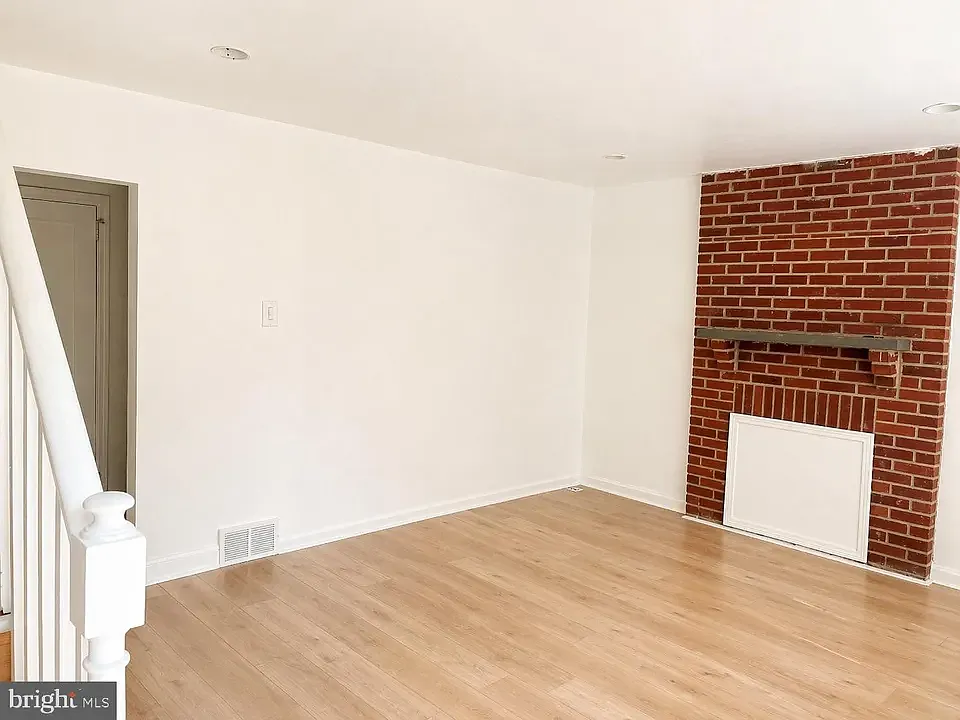 6 bed, 1452 sqft, $3,000 — Photo 3