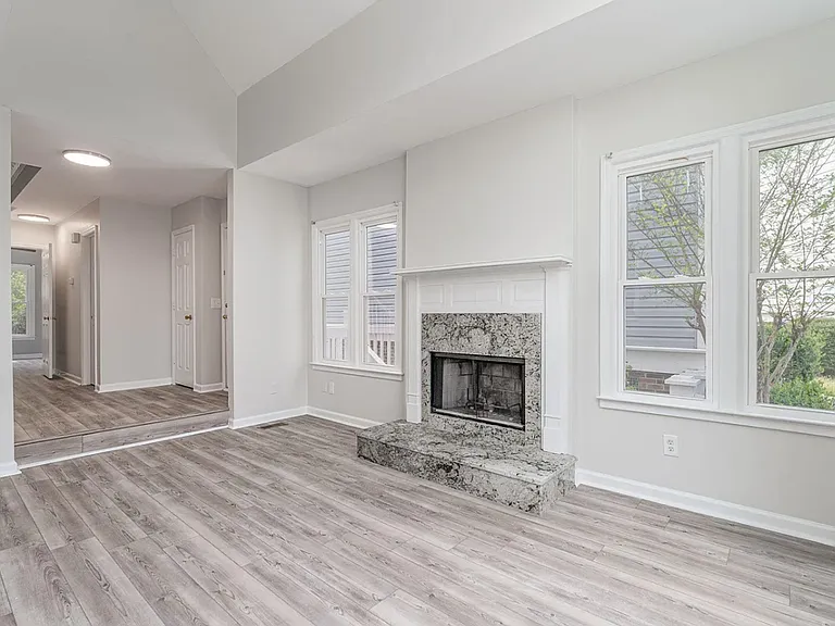 105 River Bluff Ct — Photo 3