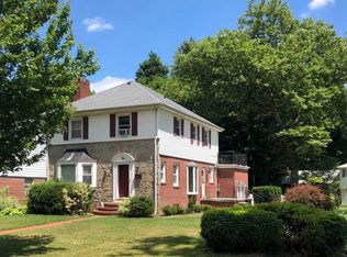 5 N Avalon Rd, Great Neck, NY 11021