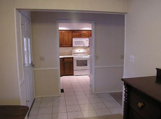 4th image of 43 Davis Cir