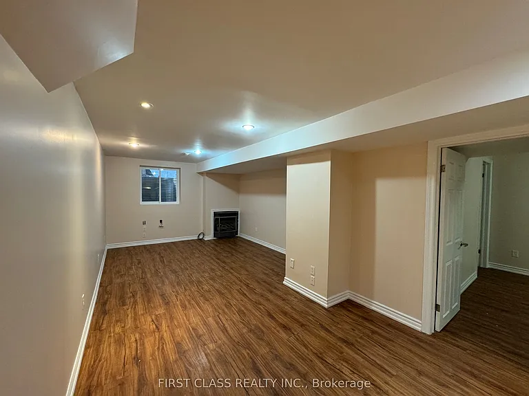 3162 Caulfield Cres #BASEMEN — Photo 7