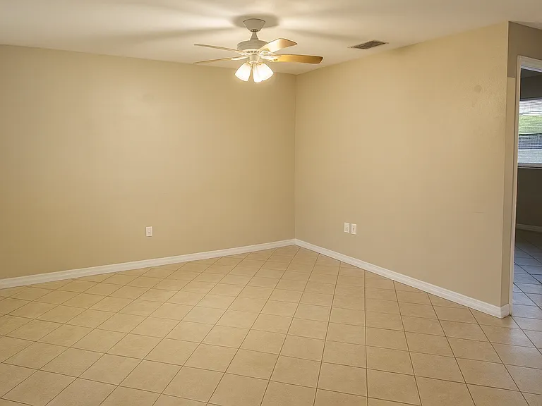 257 Poe Ave — Photo 6