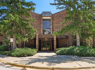 925 Springhill Dr #202, Northbrook, IL 60062