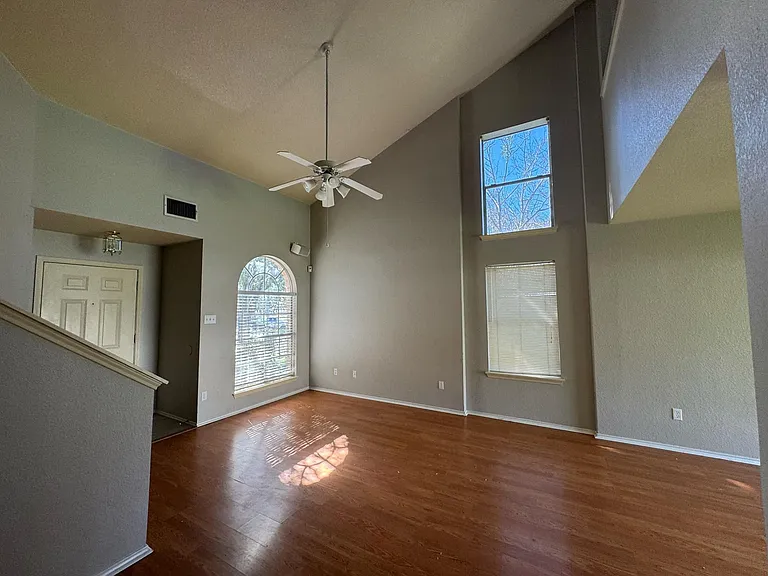 8901 Vigen Cir — Photo 5