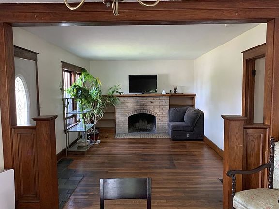 3rd image of 414 W Main St