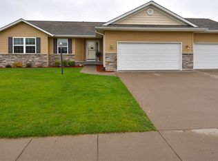 725 Berkshire Ln, North Liberty, IA 52317