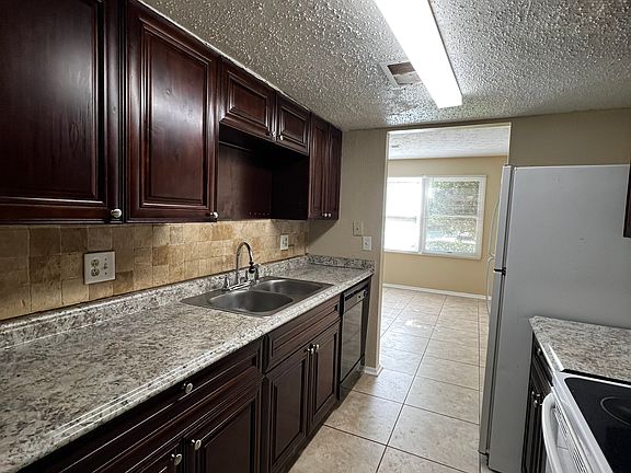 5th image of 131 Roswell Commons Way