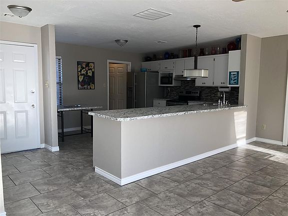 4th image of 2516 NW Robinhood Dr