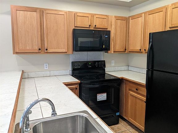 4th image of 8209 Edinburgh St