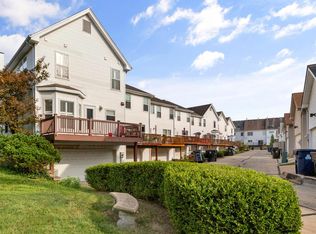 985 N Hanley Rd, Saint Louis, MO 63130