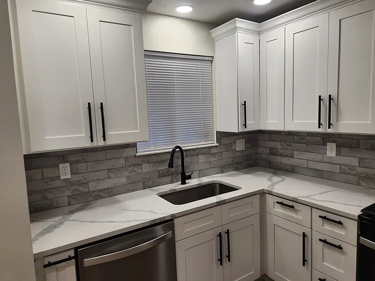 408 Elm St — Photo 13