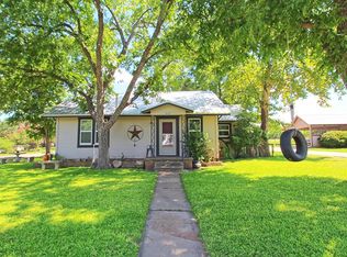 217 E Rainey St, Mason, TX 76856