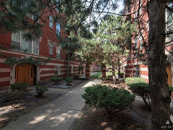 2nd image of 5148 S King Dr APT C1