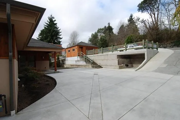 Parking & Garage