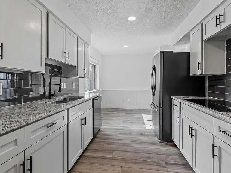 2404 Kentfield Ln — Photo 13