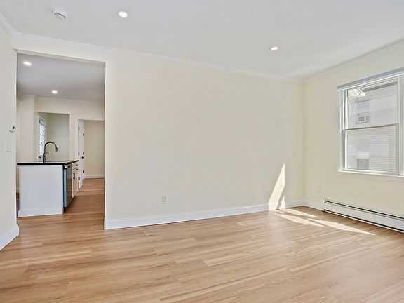 4th image of 35 Mulberry St