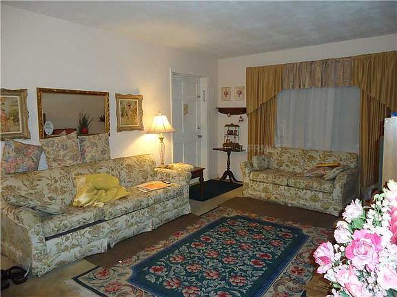 4th image of 3100 36th St N APT 10