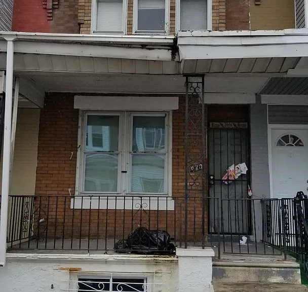 920 E Schiller St — Photo 1