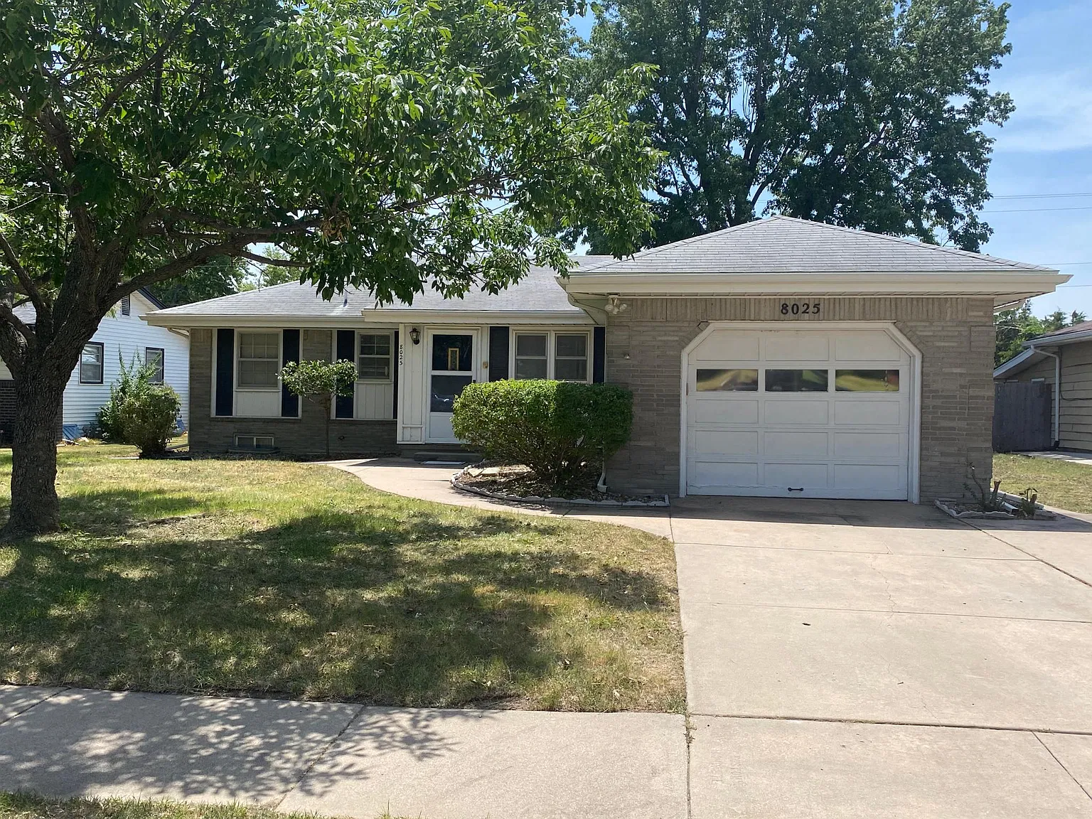 8025 E Morris St — Photo 2