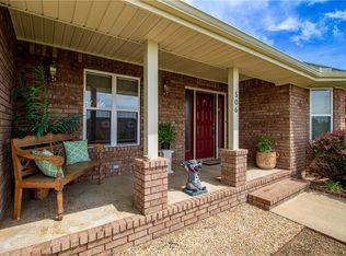 506 Fairway Cir, Springdale, AR 72764