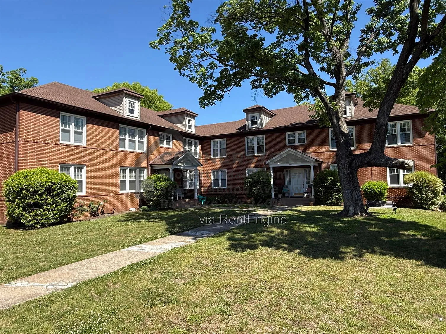 1 bed, 1.0 bath, 676 sqft, $995 — Photo 1