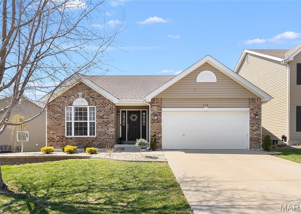 1st image of 615 Prairiegate Ct