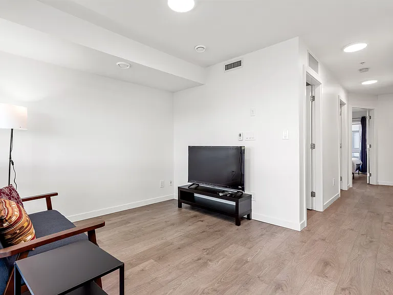 2551 Kingsway #502 — Photo 18
