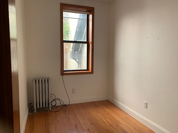 3rd image of 327 Bedford Ave #A4
