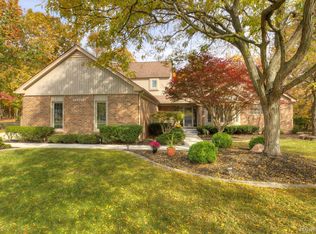 46821 Elmsmere Dr, Northville, MI